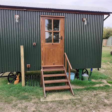 Glamping In Wiltshire In Our Luxury Shepherds Hut Chippenham  Exteriér fotografie