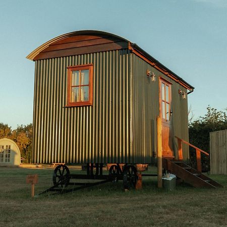 Glamping In Wiltshire In Our Luxury Shepherds Hut Chippenham  Exteriér fotografie