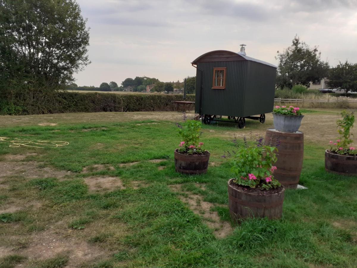 Glamping In Wiltshire In Our Luxury Shepherds Hut Chippenham  Exteriér fotografie