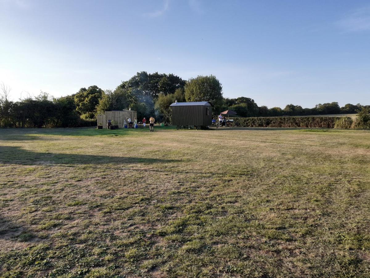 Glamping In Wiltshire In Our Luxury Shepherds Hut Chippenham  Exteriér fotografie