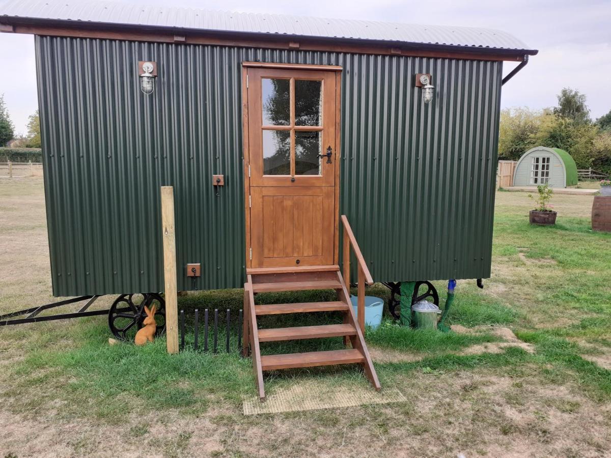 Glamping In Wiltshire In Our Luxury Shepherds Hut Chippenham  Exteriér fotografie