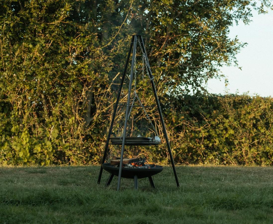 Glamping In Wiltshire In Our Luxury Shepherds Hut Chippenham  Exteriér fotografie