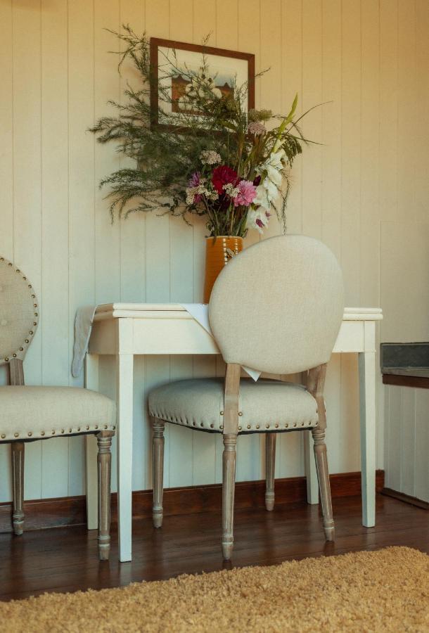 Glamping In Wiltshire In Our Luxury Shepherds Hut Chippenham  Exteriér fotografie
