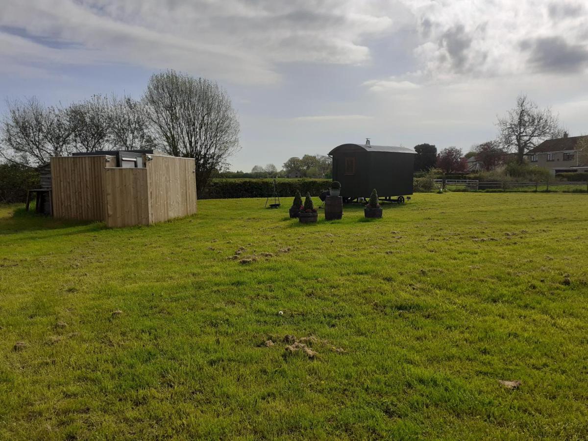 Glamping In Wiltshire In Our Luxury Shepherds Hut Chippenham  Exteriér fotografie