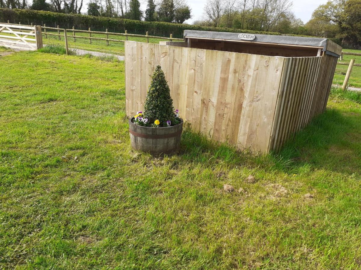 Glamping In Wiltshire In Our Luxury Shepherds Hut Chippenham  Exteriér fotografie