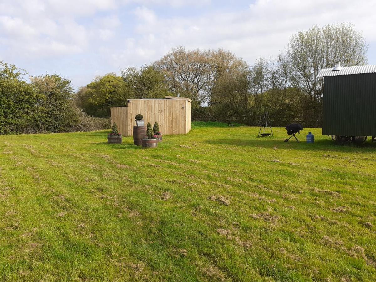 Glamping In Wiltshire In Our Luxury Shepherds Hut Chippenham  Exteriér fotografie