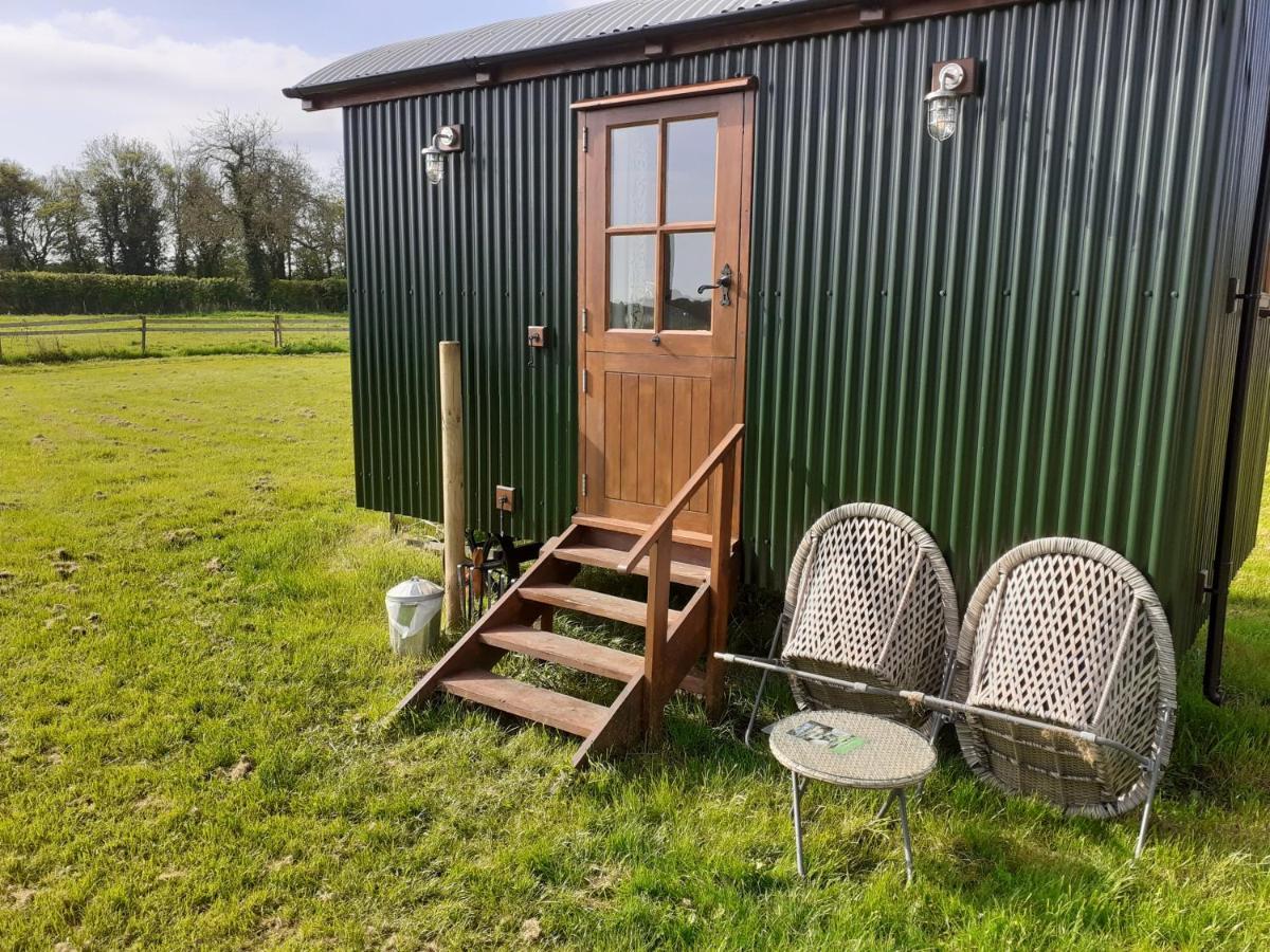 Glamping In Wiltshire In Our Luxury Shepherds Hut Chippenham  Exteriér fotografie