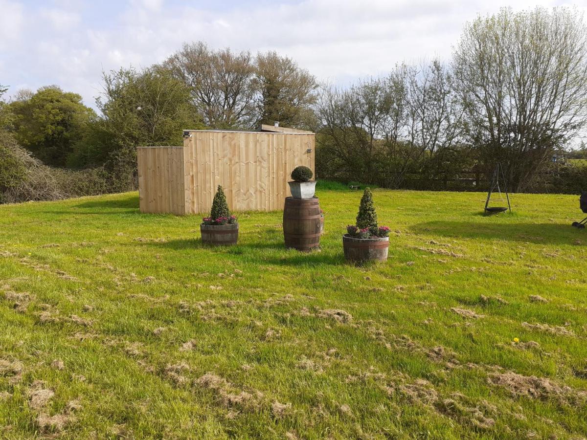 Glamping In Wiltshire In Our Luxury Shepherds Hut Chippenham  Exteriér fotografie